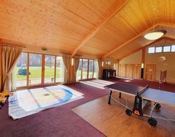 The Victorian Barn self catering holidays with pool & hot tubs Genel