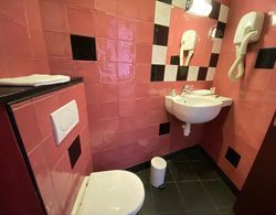 The Walled off Hotel Paris Banyo Tipleri