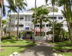 The White House Port Douglas Dış Mekan