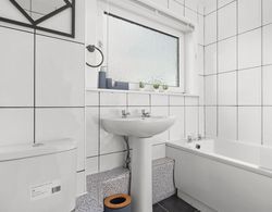 Three Bedroom Apartment by Klass Living Serviced Accommodation Coatbridge - Berwick Apartment With WiFi &Parking Banyo Tipleri