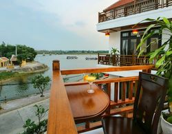 Threeway Riverside Villa Oda Manzaraları