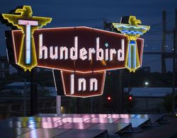 Thunderbird Inn Genel