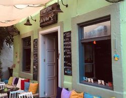 Timsah Butik Otel Cafe - Bar Bar