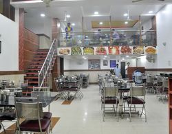 Hotel Tirupati Yerinde Yemek