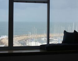 TLV Suites on the beach Oda Manzaraları