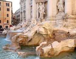 Town House Fontana Di Trevi Genel