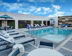 TownePlace Suites Miami Airport Havuz