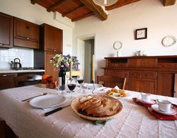 Traditional Farmhouse in Toscana With Swimming Pool Yerinde Yemek