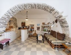 Traditional Stonebuilt House Mutfak