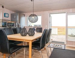 Tranquil Holiday Home in Ebeltoft With Sea View İç Mekan