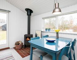 Tranquil Holiday Home in Hjørring With Terrace İç Mekan