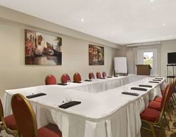 Travelodge Suites by Wyndham Moncton İş / Konferans