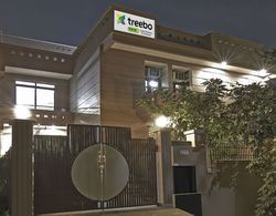 Treebo Trend Amexx by Dwarkapuri Dış Mekan