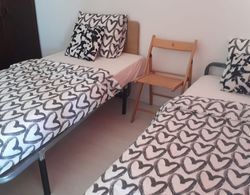 Twin Beds Bedroom Sharing, Wifi and Ac, 300 Meters From Station Mülk Olanakları