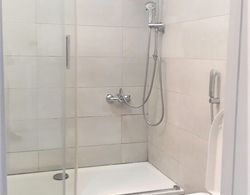 Twin Beds Bedroom Sharing, Wifi and Ac, 300 Meters From Station Mülk Olanakları
