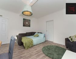 Two Bedroom House by Klass Living Serviced Accommodation Hamilton - Kenmar House With Parking & WiFi Oda Düzeni