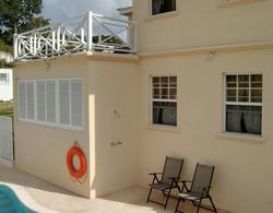 Two Bedroom Apartment With Pool Located in a Quiet Community Dış Mekan