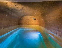 Two Bedroom Villa With Private Indoor Cave Pool Oda