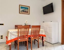 Two Bedrooms Vacation Rental in Minori Center Oda Düzeni