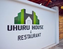 Uhuru House and Restaurant Dış Mekan