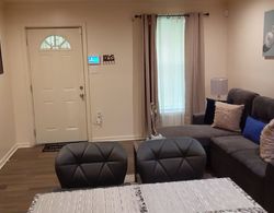 Updated and Modern 1-bedroom in Baton Rouge Oda Düzeni