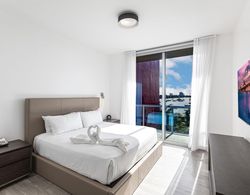 Upscale Modern 4 Bedroom Condos on the Beach Oda