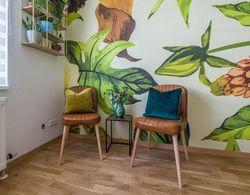 Urban Jungle Designer Apartment Oda Düzeni