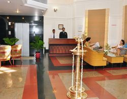 V K G Group Holiday Hotel Lobi