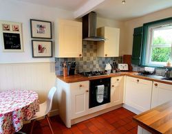 Vale View Cottages - The Coach House Mutfak