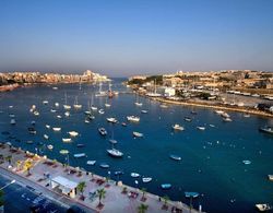 Valletta and Harbour Views Apartment in Central Sliema Oda