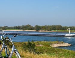 Van der Valk Hotel Zaltbommel - A2 Genel