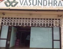 Hotel Vasundhra Dış Mekan