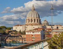 Vatican Luxury Penthouse With Terrace Oda Manzaraları