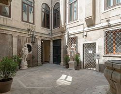 Venice Palace Tintoretto Dış Mekan