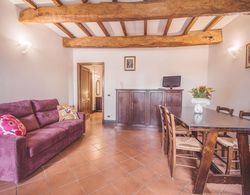 Vintage Apartment in Magione With Swimming Pool Oda Düzeni