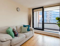 Vivid 2 Bedroom Apartment in Central London Oda Düzeni