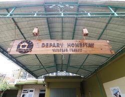 Waroeng Transit & Depary Homestay Dış Mekan
