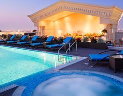 Warwick Doha Hotel Havuz