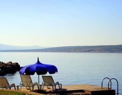 Waterfront Apartment in Maslenica With Sun Shower İç Mekan