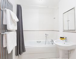 Waterside Bliss 2 Bed 2 Bath Apartment Banyo Tipleri