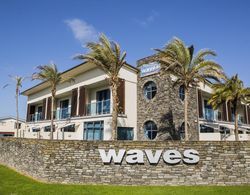 Waves Motel Genel