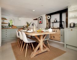 Weeke Brook - Quintessential Thatched Luxury Devon Cottage Mutfak