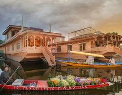 WelcomHeritage Gurkha Houseboats Dış Mekan