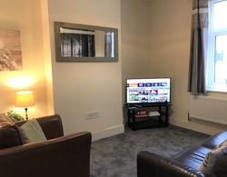 Welcoming Spacious 2-bedroom House in St Helens Genel