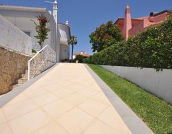 Well-appointed Villa is Situated in the Popular Resort of Vilamoura Dış Mekan