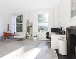 Well Presented one Bedroom Apartment Located in the Fabulous Notting Hill Oda Düzeni