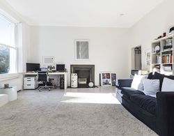 Well Presented one Bedroom Apartment Located in the Fabulous Notting Hill Oda Düzeni