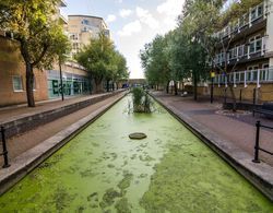 Apartment Wharf – Water Gardens Dış Mekan