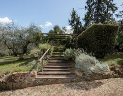 White Elegant and Charming Country House Near Rome Oda