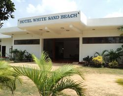 White Sand Beach Inn Dış Mekan